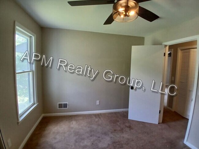 Building Photo - Newly Remodeled Home in Southeast Columbia