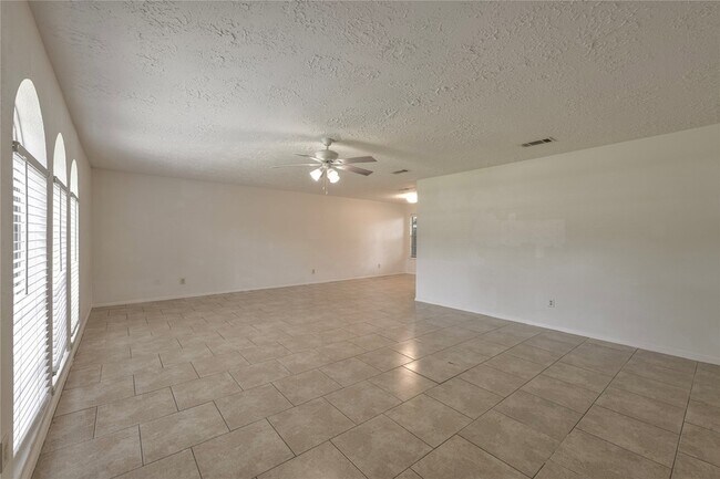 Building Photo - 14119 Bella Dr