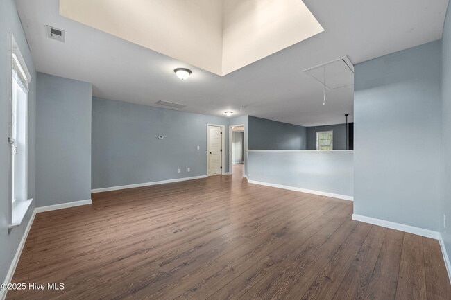 Building Photo - 711 Tuscarora Dr