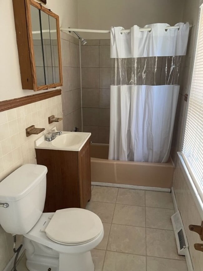 Building Photo - 3074 Toledo Ave