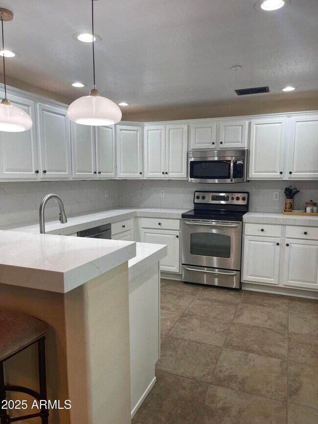 Building Photo - 33550 N Dove Lakes Dr