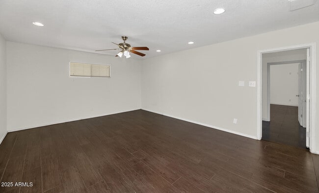 Building Photo - 439 E Malibu Dr