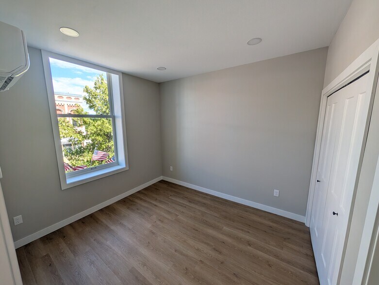 Bedroom - 1 N Minnesota St