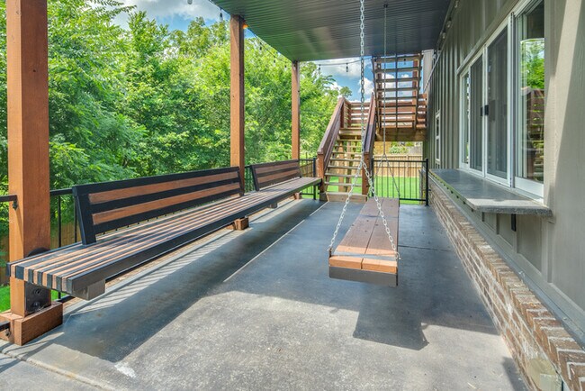 Building Photo - 612 S 58th Ct