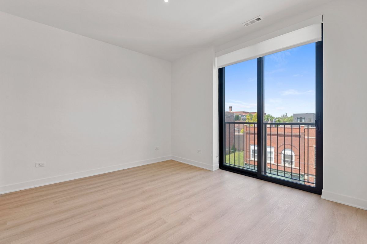 Building Photo - 1801 W Grand Ave