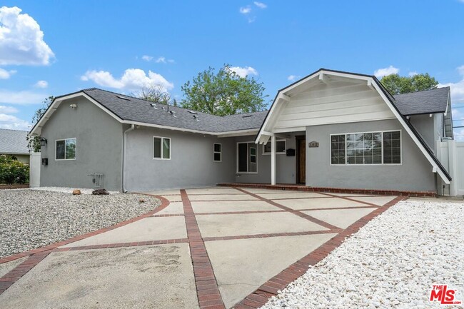Primary Photo - 23922 Archwood St