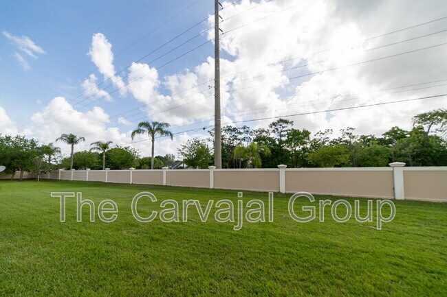 Building Photo - 2210 Seven Oaks Dr