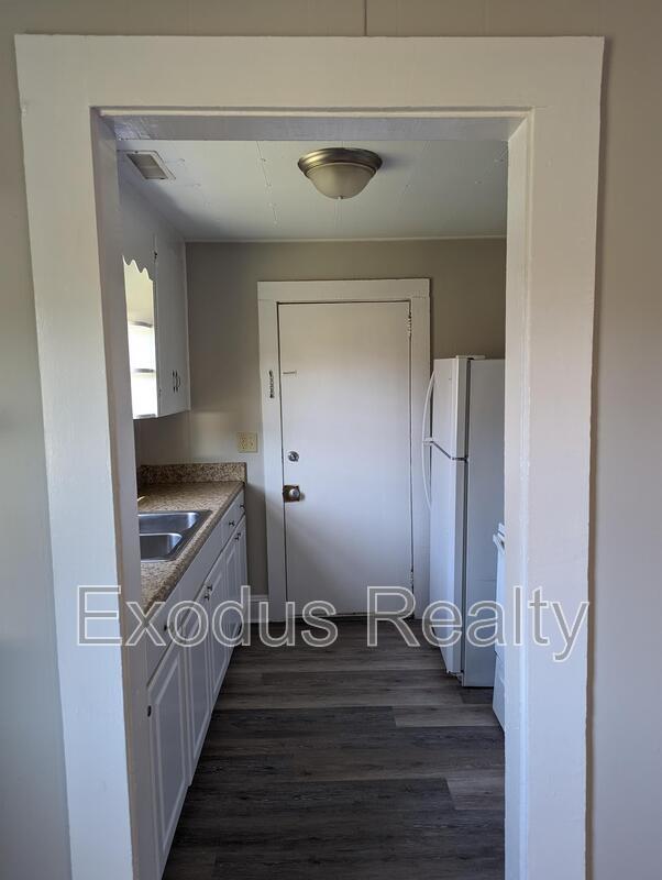 Building Photo - 507 Midland Ave