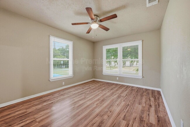 Building Photo - 1701 W Elm St