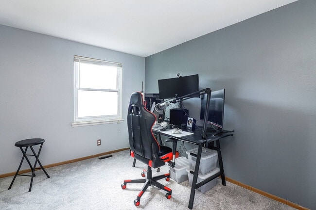 Building Photo - 21S S Fernwood Dr