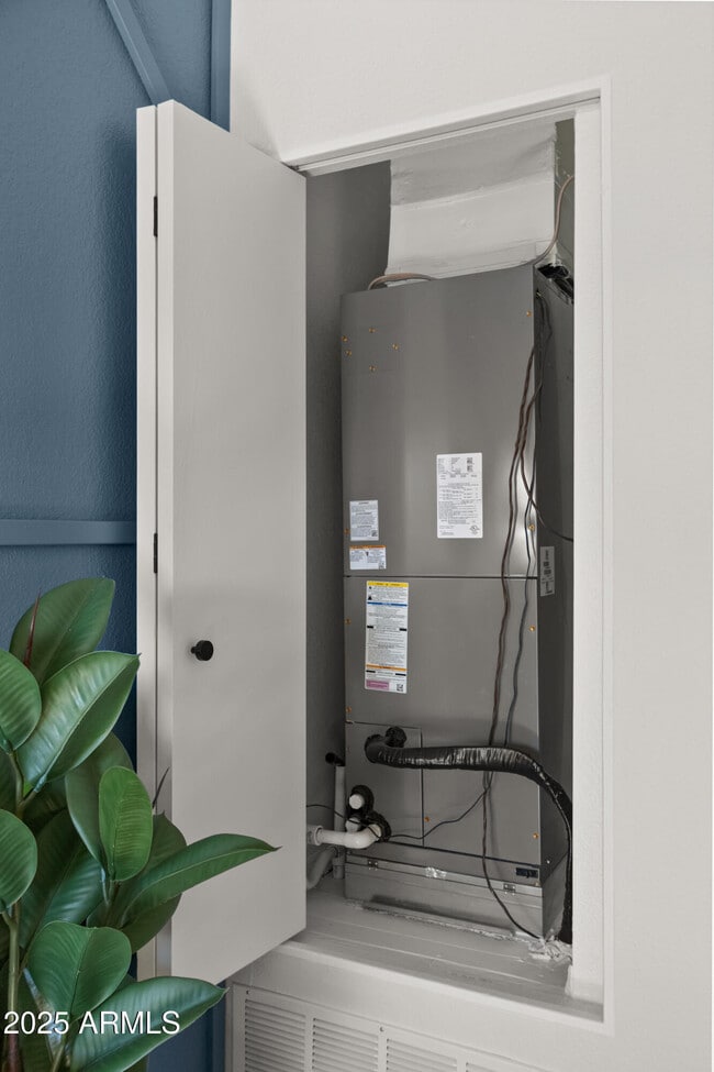 Building Photo - 5704 E Aire Libre Ave