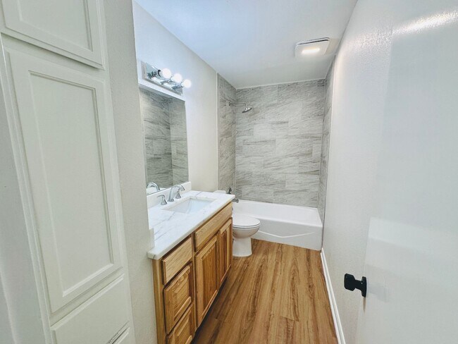 Building Photo - MOVE IN SPECIAL!!! - Updated 3-Bed Home wi...