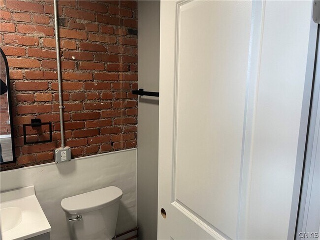 Building Photo - 317 S Clinton St