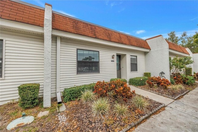 Building Photo - 9224 Mission Oaks Blvd