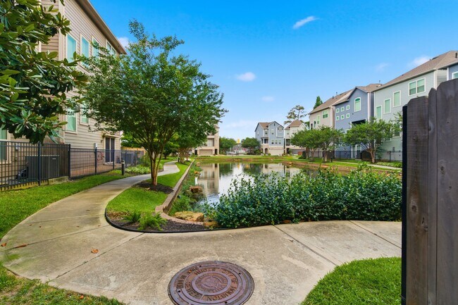 Building Photo - 1413 Adell Rose Ln
