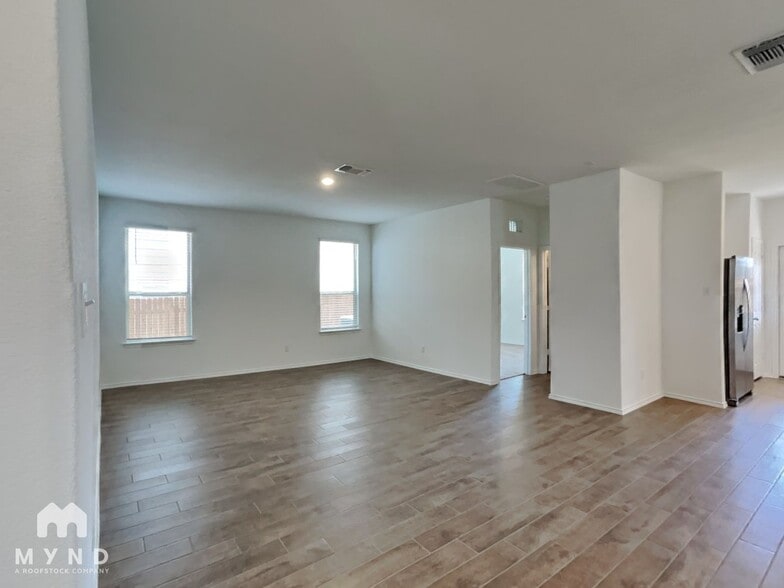 Building Photo - 332 Redonda Dr