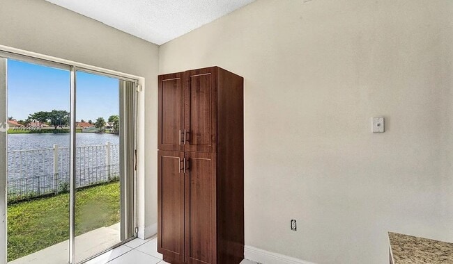 Building Photo - 8560 NW 193rd Ln