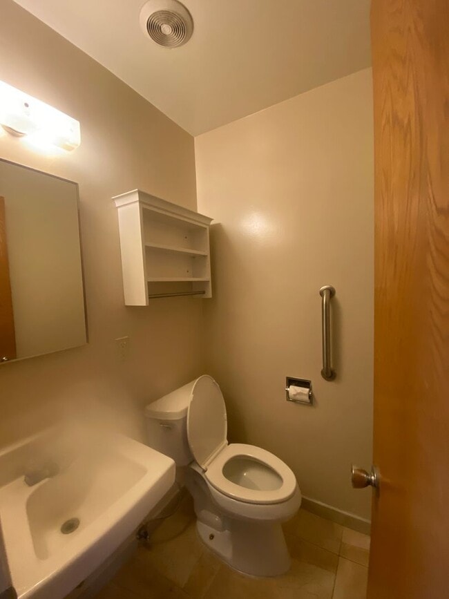 Building Photo - Pool Home in Orange for Lease