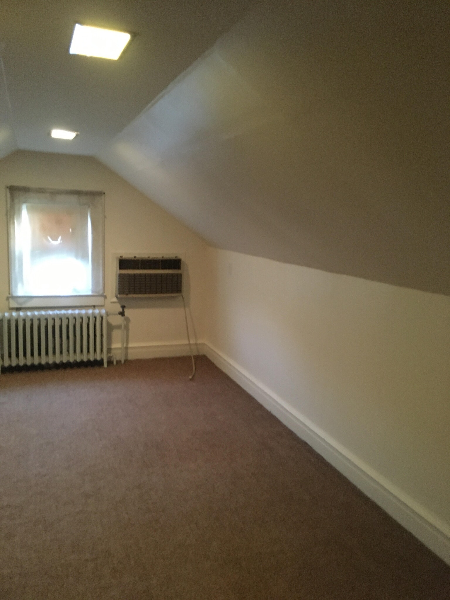 Building Photo - 67 E Hawthorne Ave