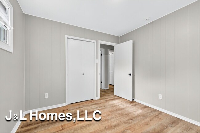 Building Photo - 1655 Westfield Dr N