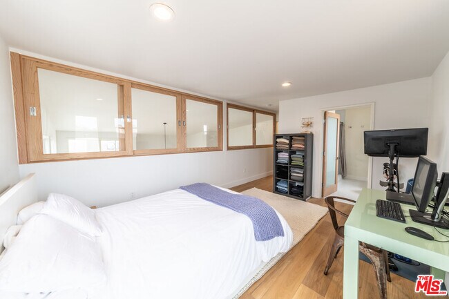 Building Photo - 29 Lighthouse St