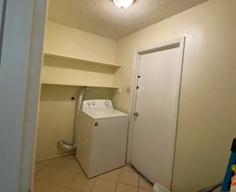 Building Photo - 12302 Double Tree Ln