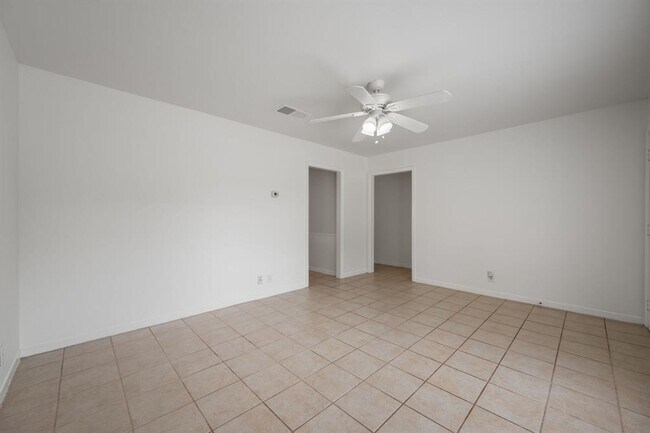 Building Photo - 7009 Isabelle Dr