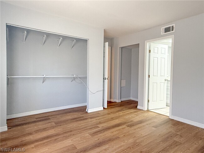 Building Photo - 10101 Sandy Hollow Ln