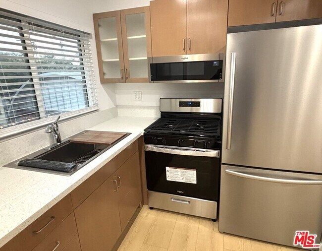 Building Photo - 2115 Venice Blvd.