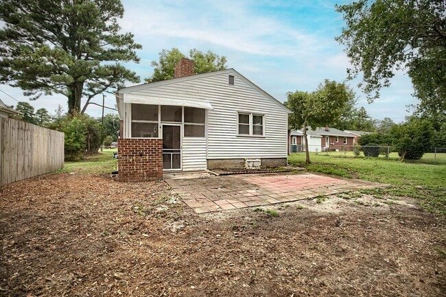 Building Photo - 553 Blount Point Rd