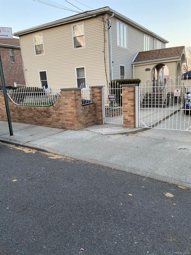 Building Photo - 31-17 Buell St