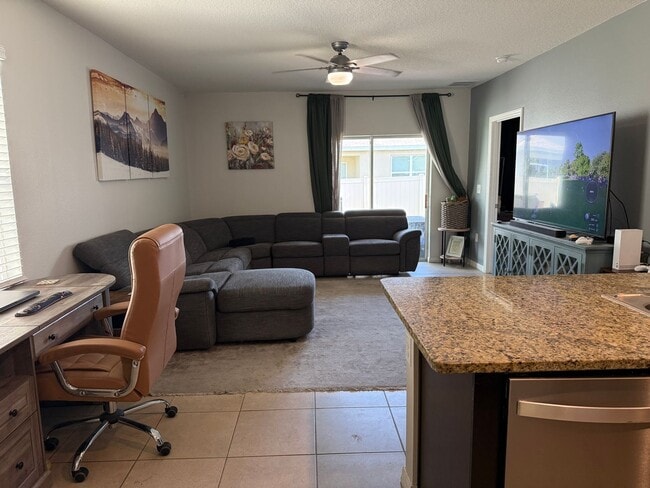 Building Photo - 3 Bedroom 2 Bath Single-Family Home (Garden Village)