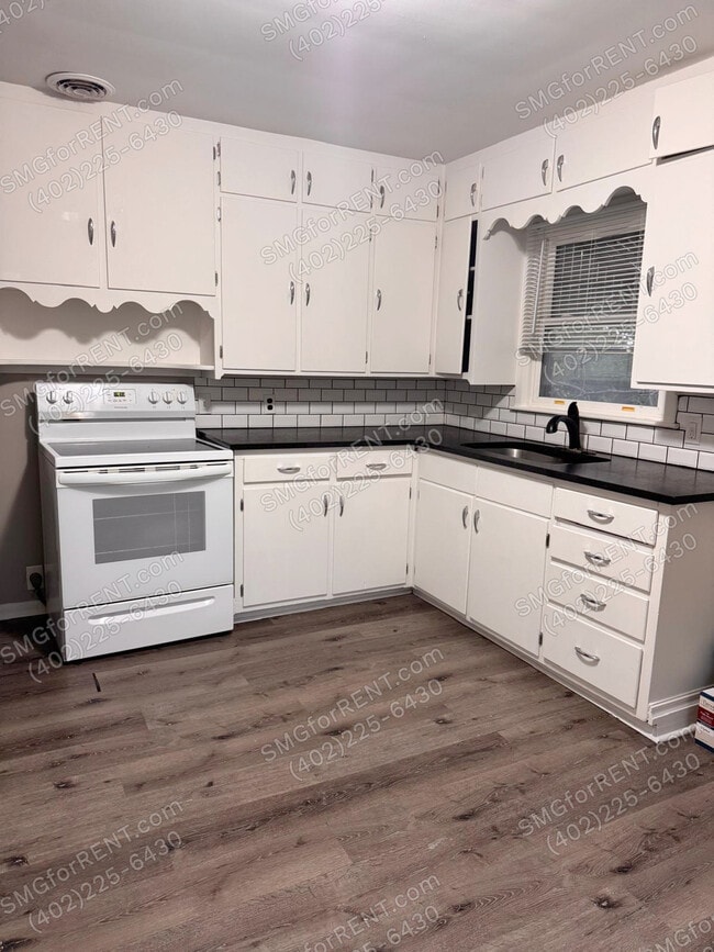 Building Photo - 2104 S 42nd St