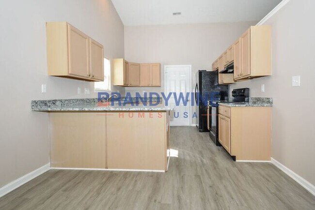 Building Photo - $500 OFF 1st Month’s Rent! No Application ...