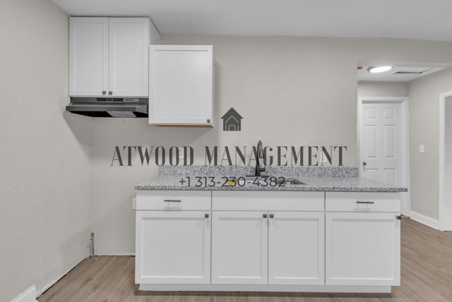 Building Photo - This beautifully updated 4-bedroom, 1-bath single-family home is ready for move-in!