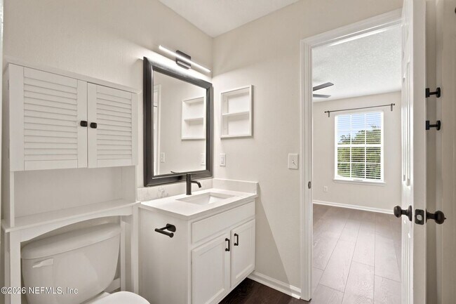 Building Photo - 577 Scrub Jay Dr