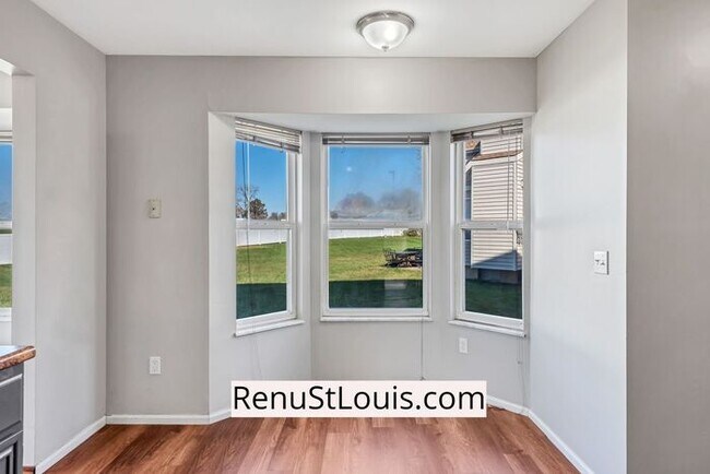 Building Photo - Now Available 3 bedroom 2.5 baths