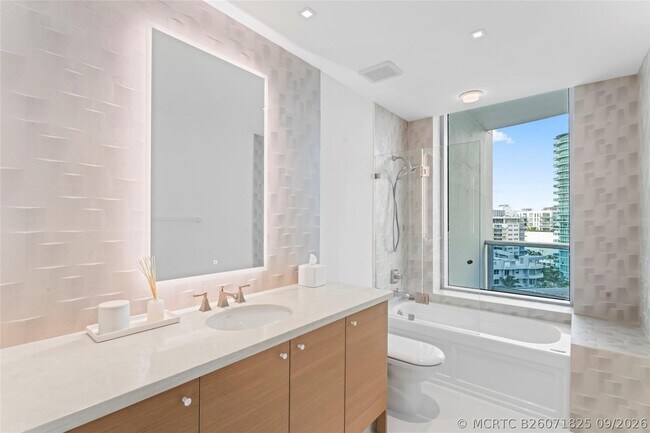 Building Photo - 5959 Collins Ave