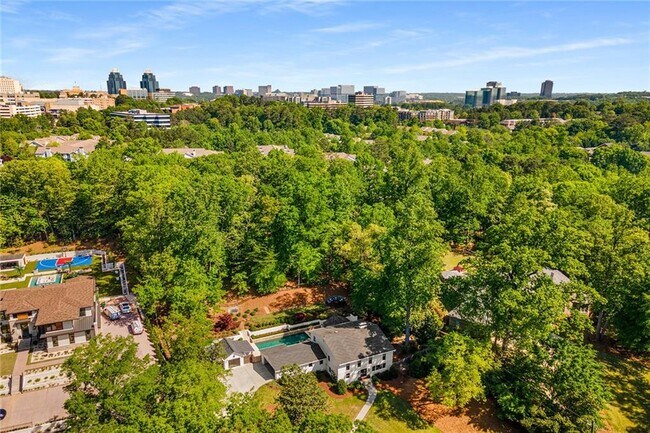 Building Photo - 1100 Kingston Dr NE