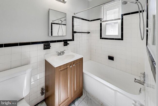 Building Photo - 1726 N Quinn St