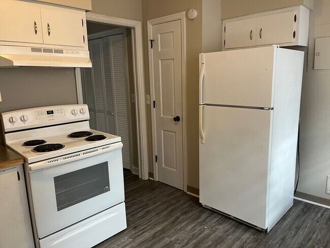 Building Photo - Apartment Close to Downtown Albemarle