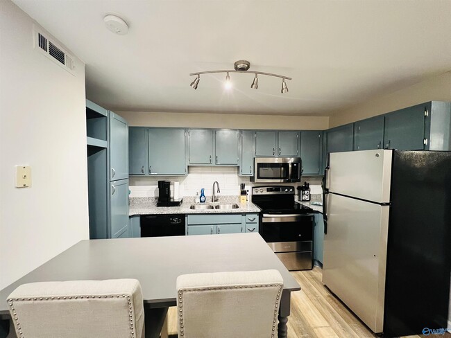 Building Photo - 6612 Willow Pointe Dr NW