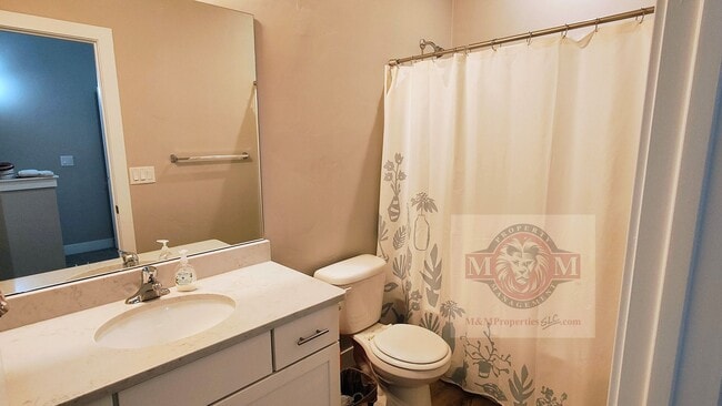 Building Photo - Great 3 Bd 2.5 Bath Townhome 2 Car Garage