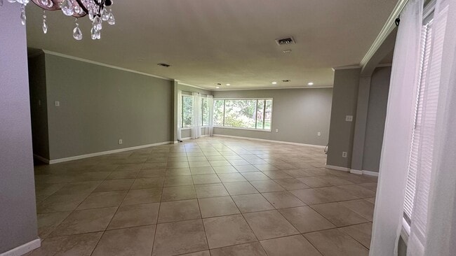 Building Photo - Gorgeous 3 bed Home!!