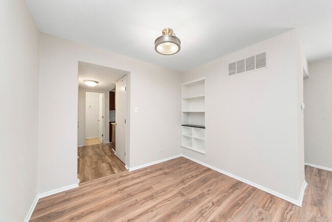 Building Photo - 7346 Country Creek Way