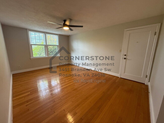 Building Photo - 353 Highland Ave SW