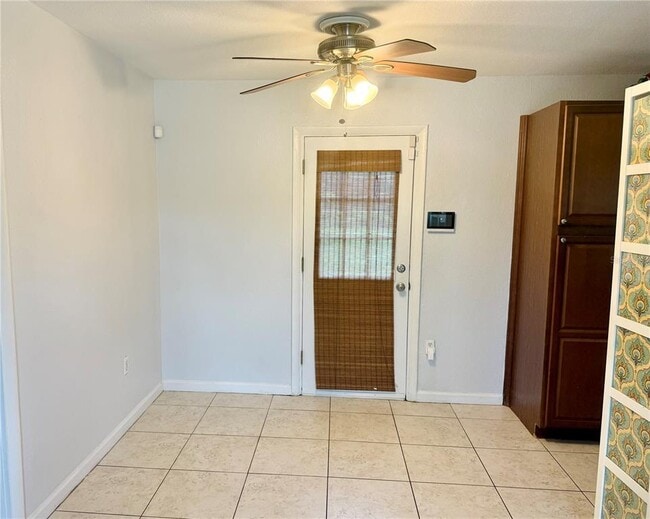 Building Photo - 5521 La Costa Dr