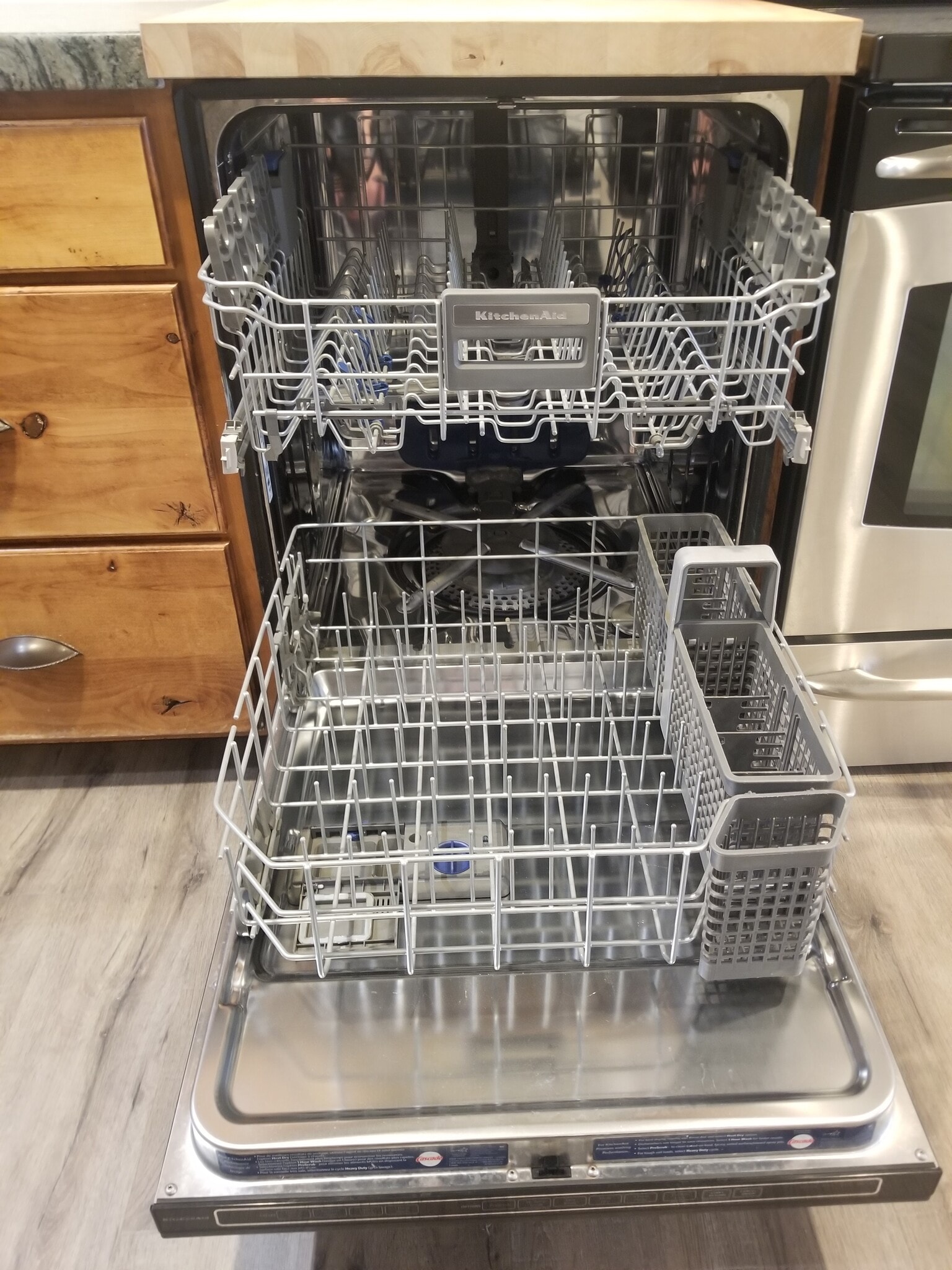 Dishwasher - 39 N Archmore St