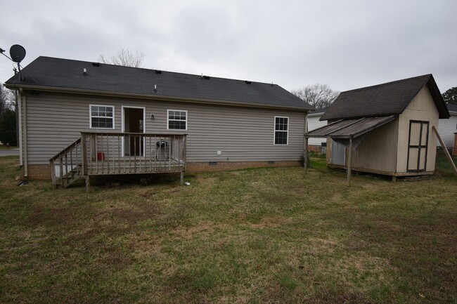 Building Photo - 3 Bedroom Home For Rent Near Oak Grove!