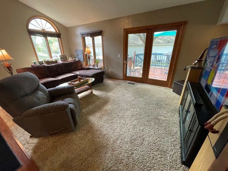 Building Photo - 5858 Red Cherry Ln